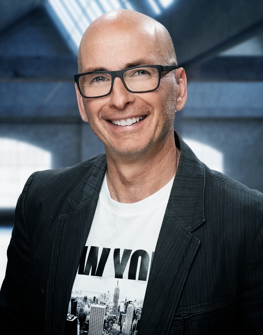 thumbnail_Warehouse headshot